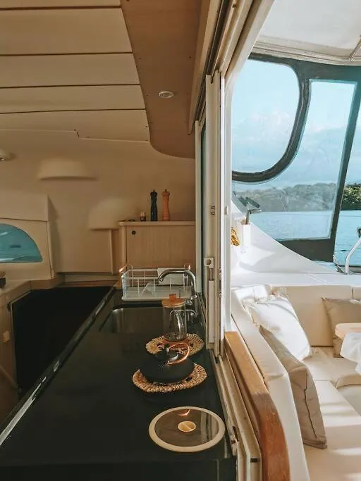 Catamaran Tout Confort Sur La Baie De Deshaies Hotel Botel
