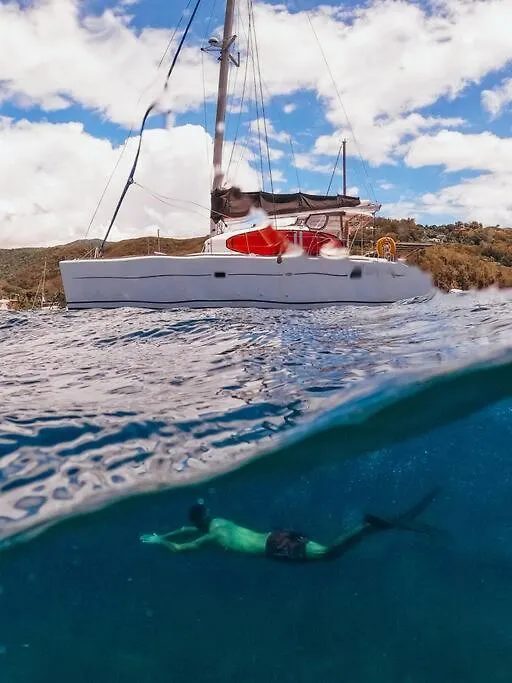 Catamaran Tout Confort Sur La Baie De Deshaies Hotel Guadeloupe